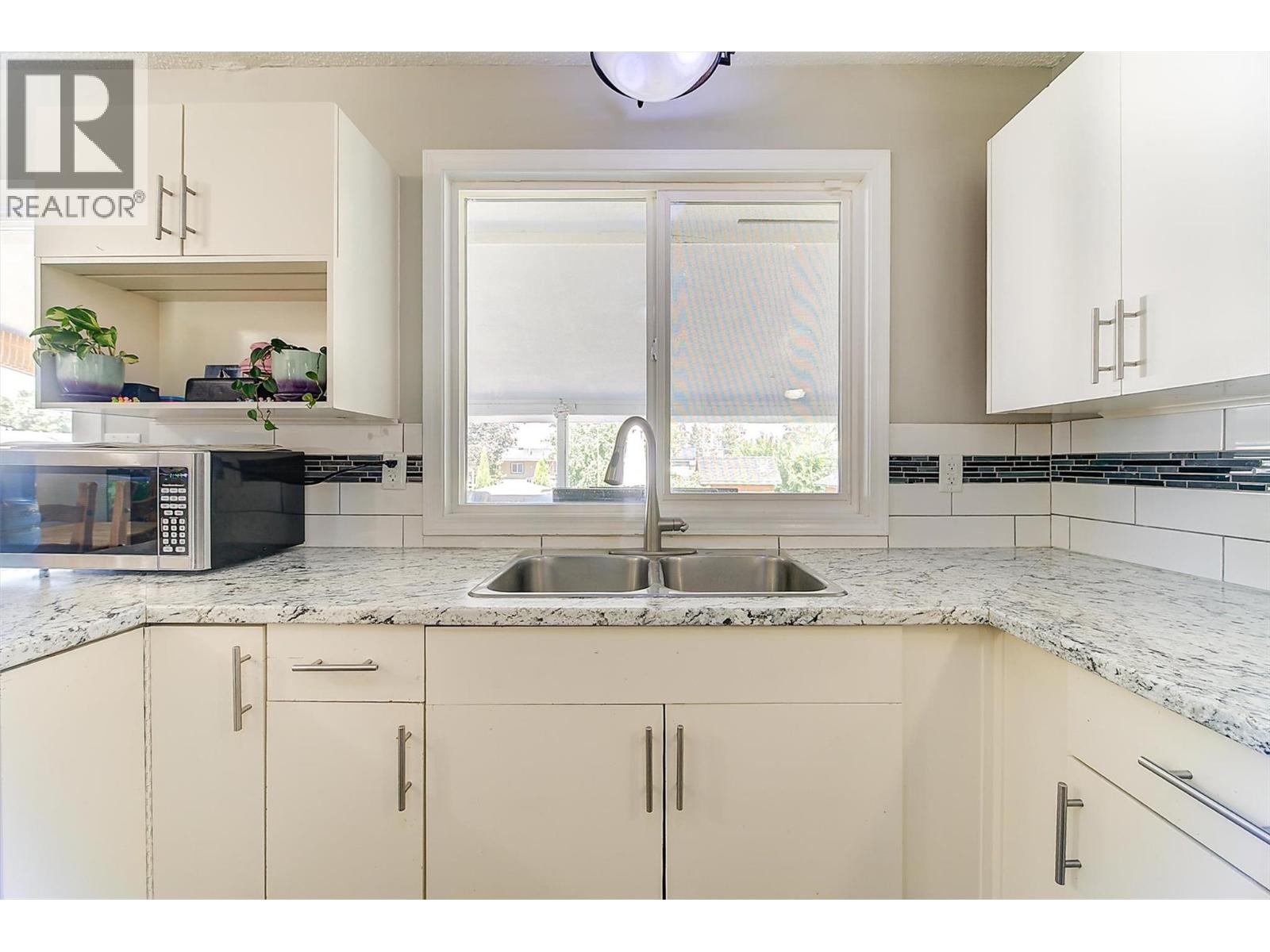 280 HOLBROOK Road W