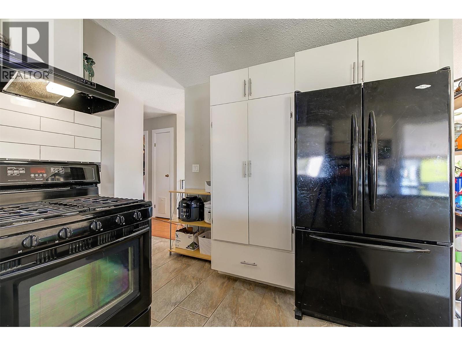 280 HOLBROOK Road W