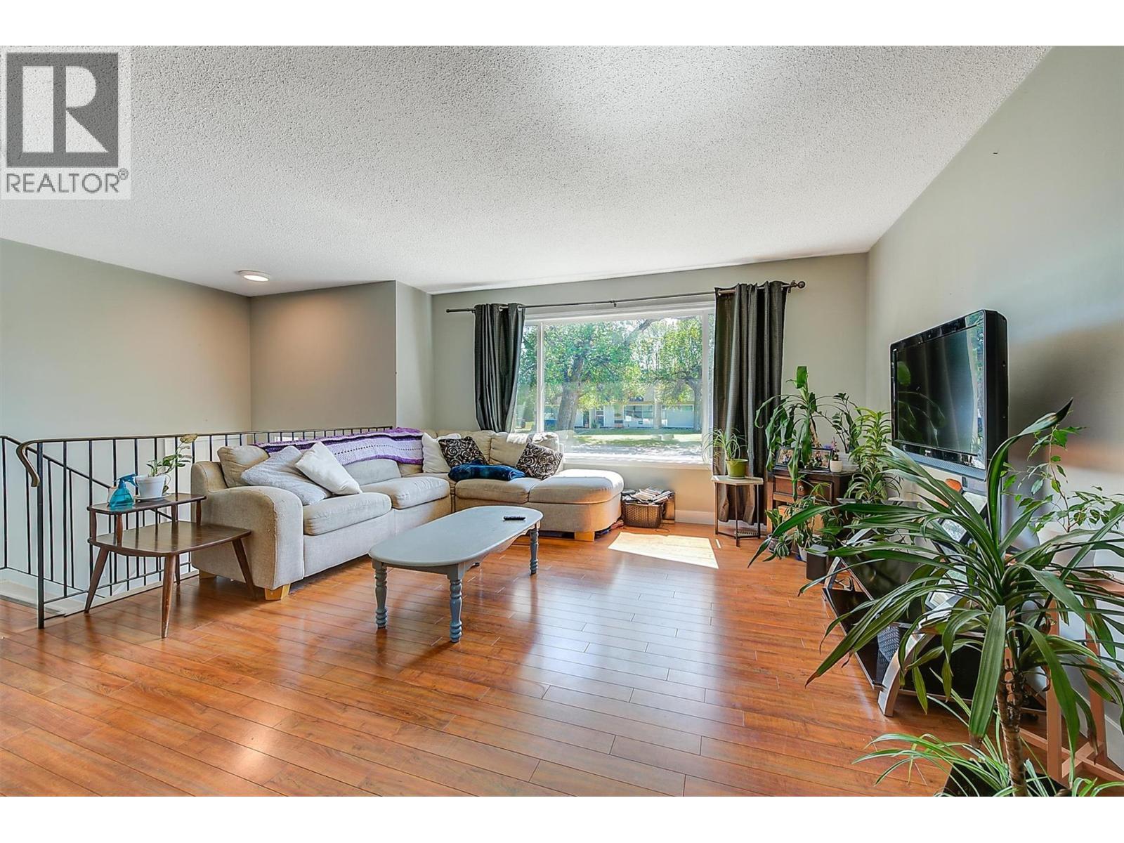 280 HOLBROOK Road W