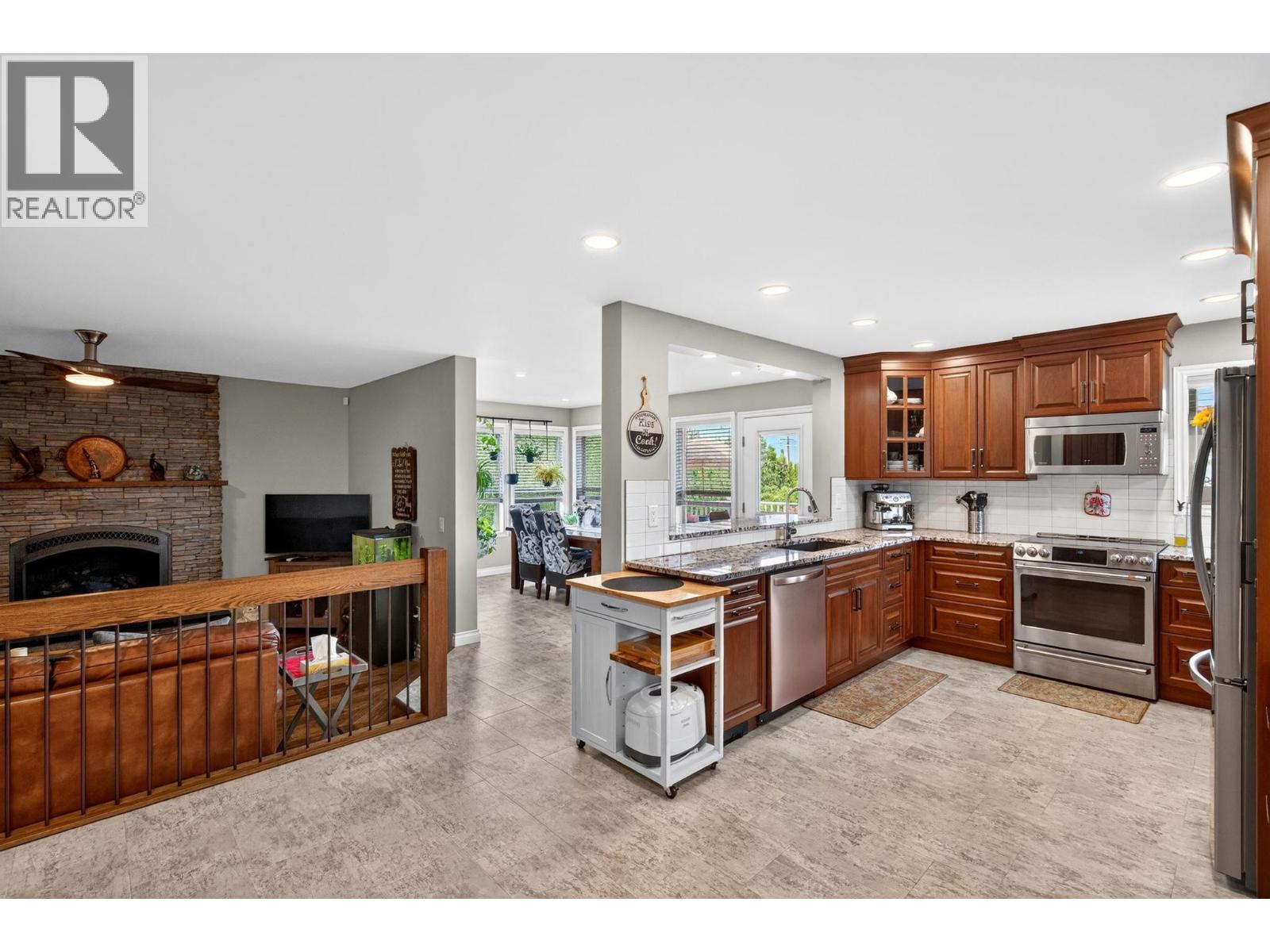 1544 Woodridge Road