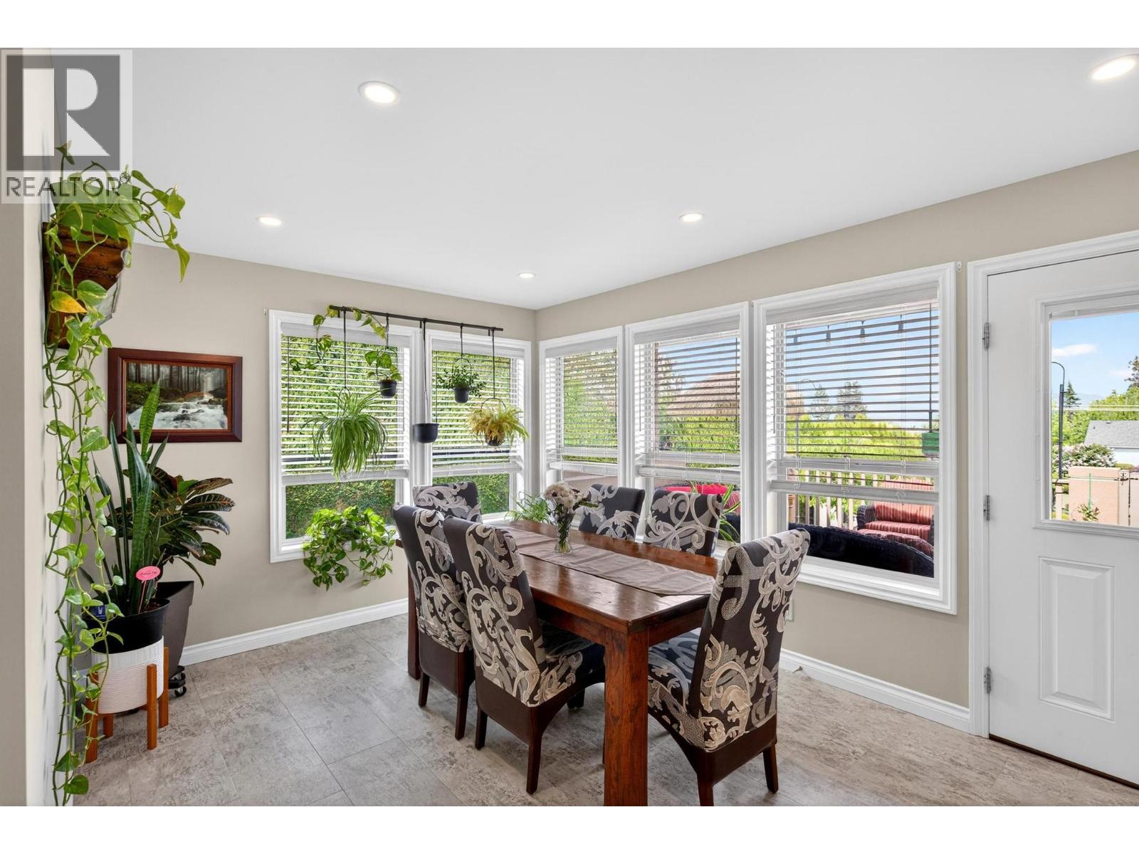 1544 Woodridge Road