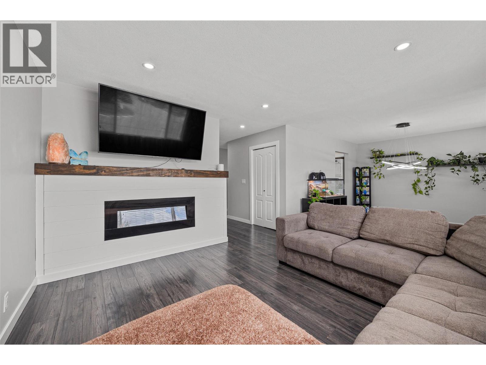 949 Grenfell Court