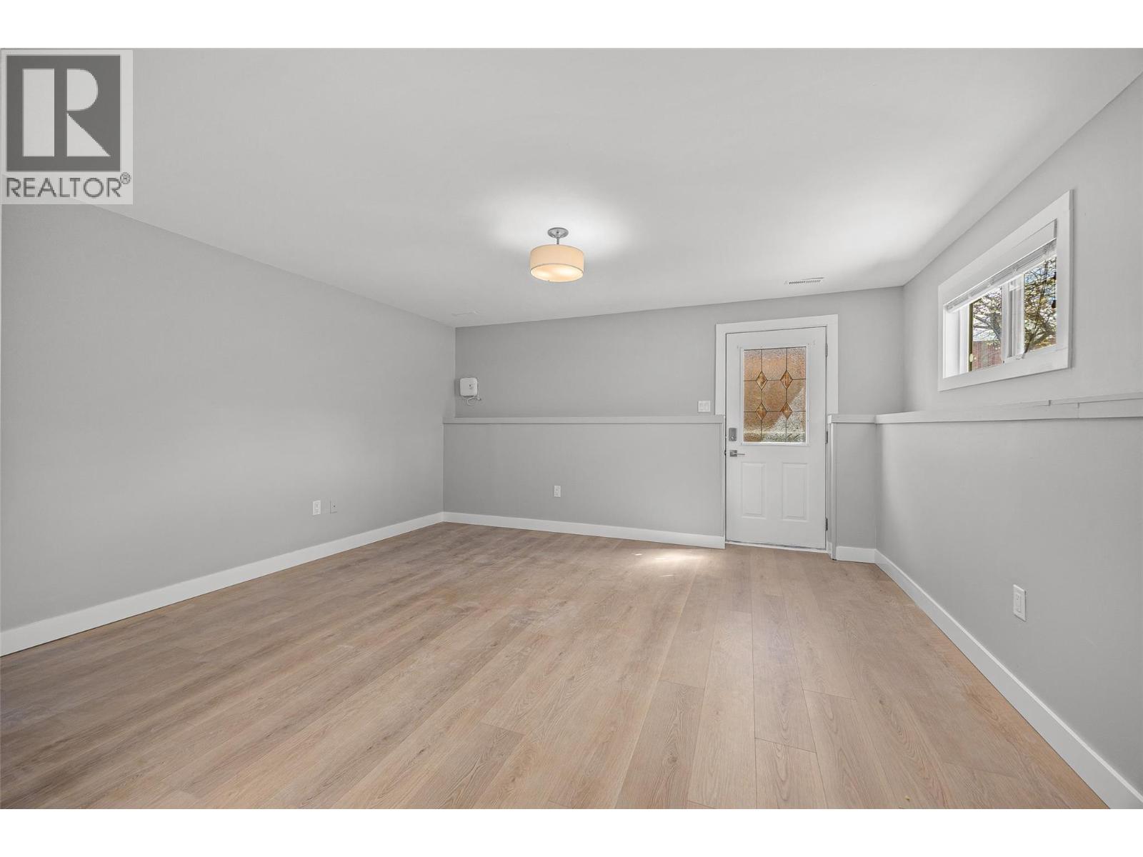 949 Grenfell Court