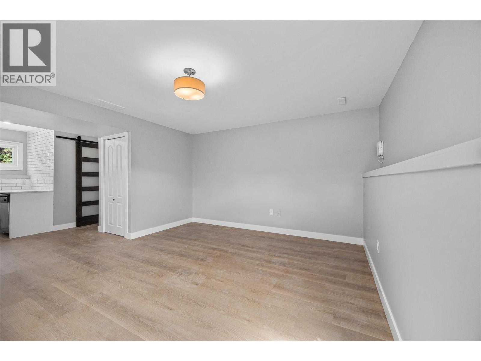 949 Grenfell Court