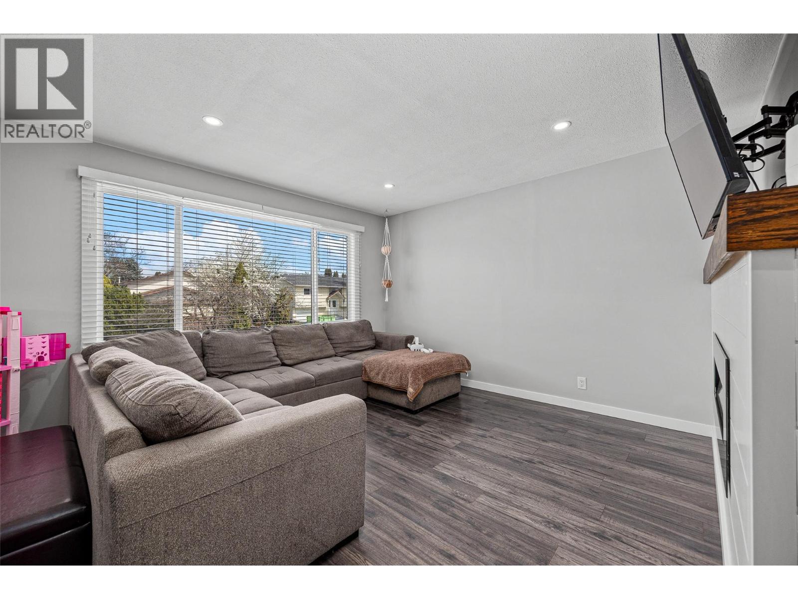 949 Grenfell Court