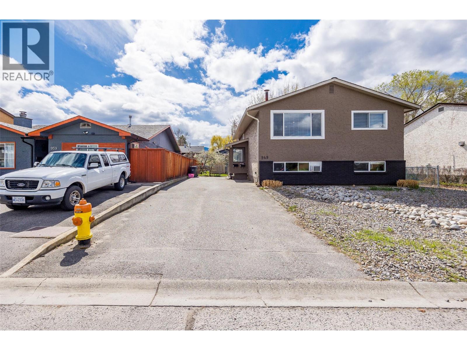 949 Grenfell Court