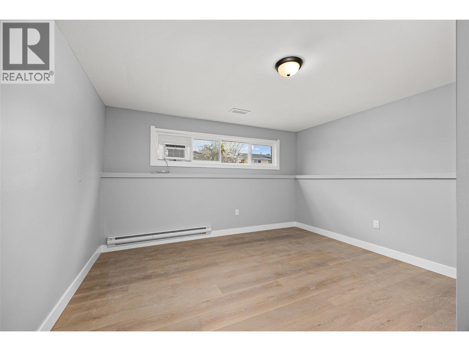 949 Grenfell Court