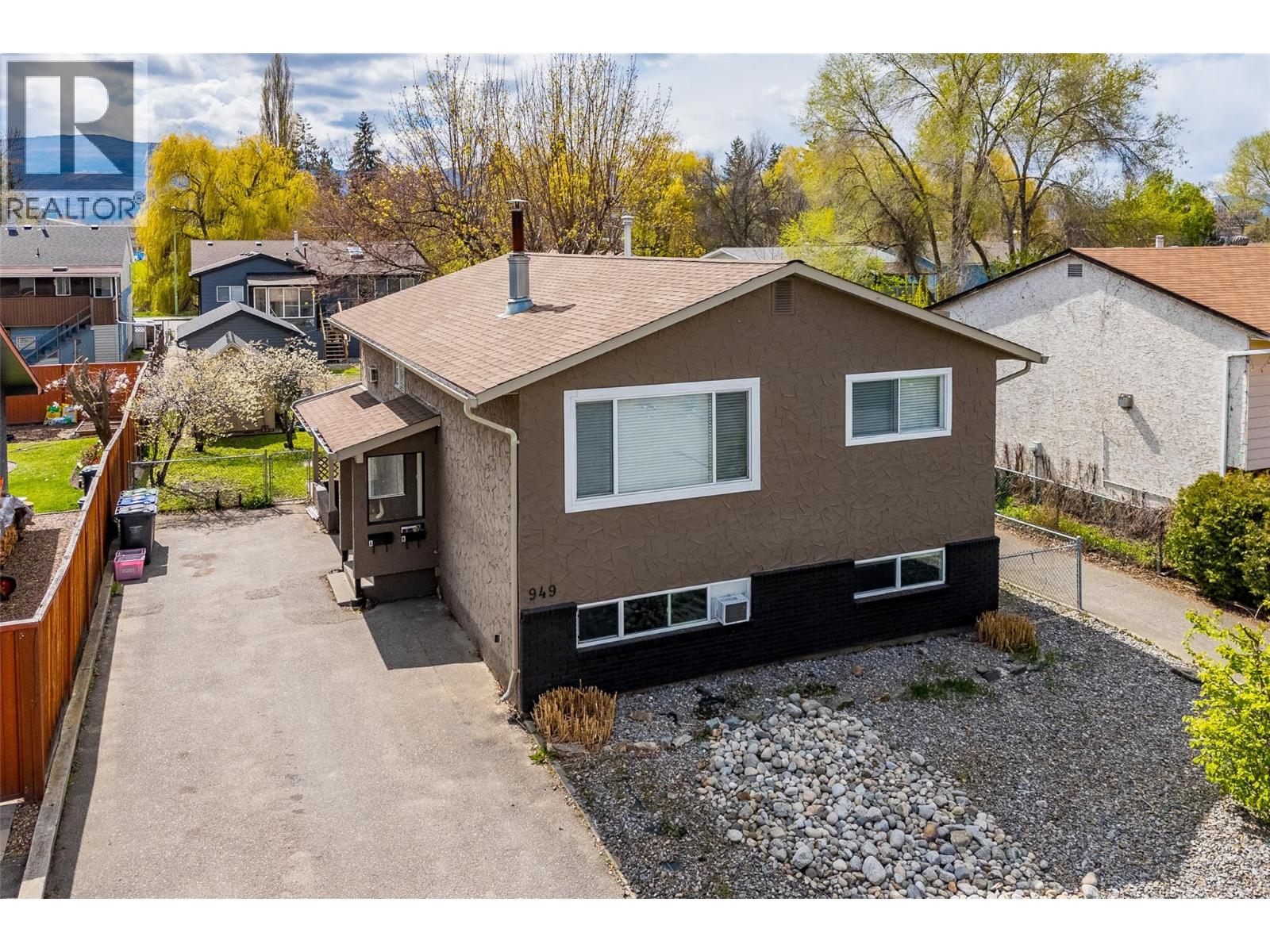 949 Grenfell Court