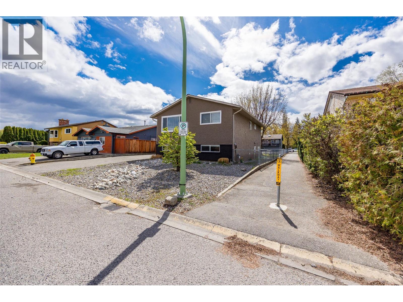 949 Grenfell Court