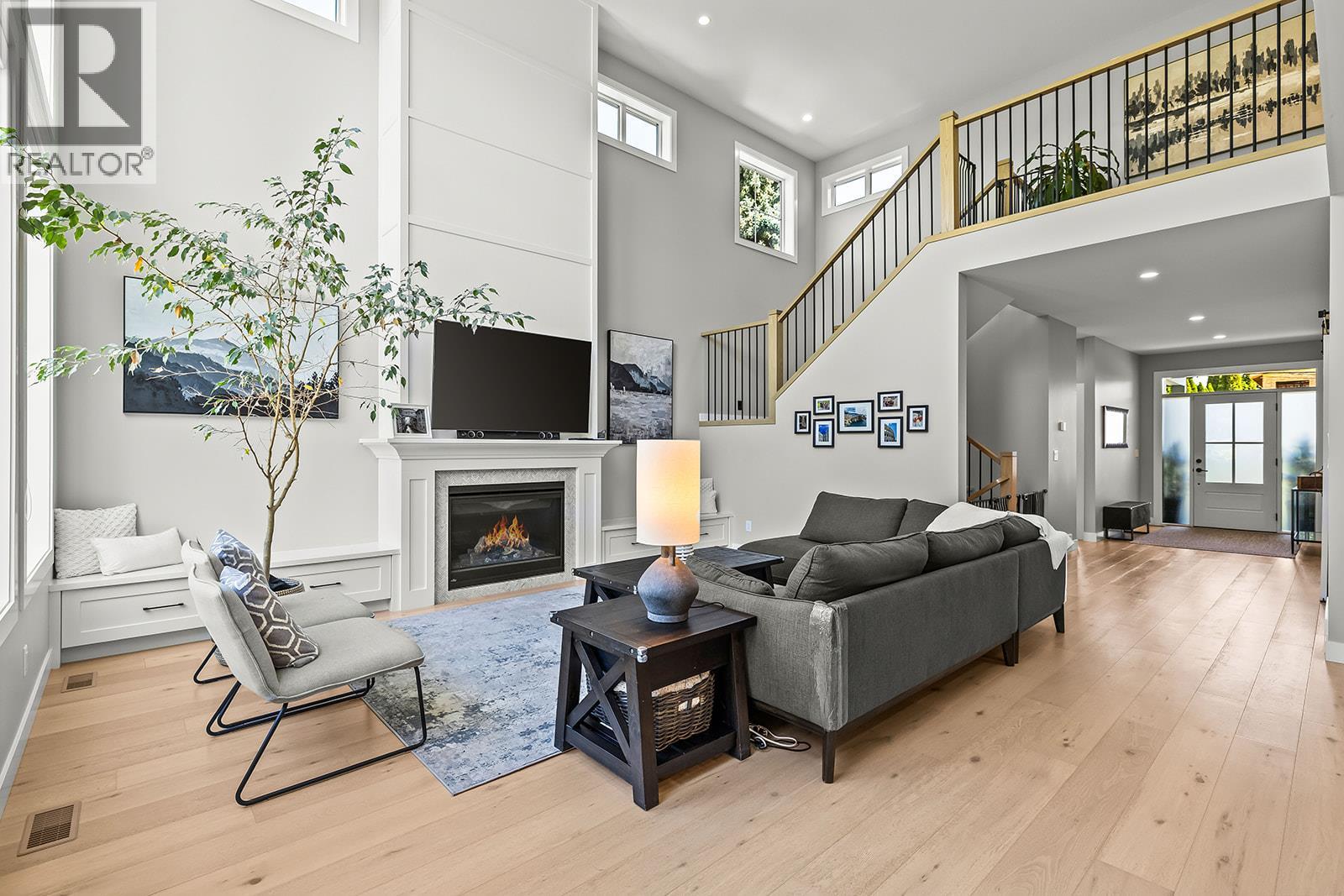 2418 Crestview Road
