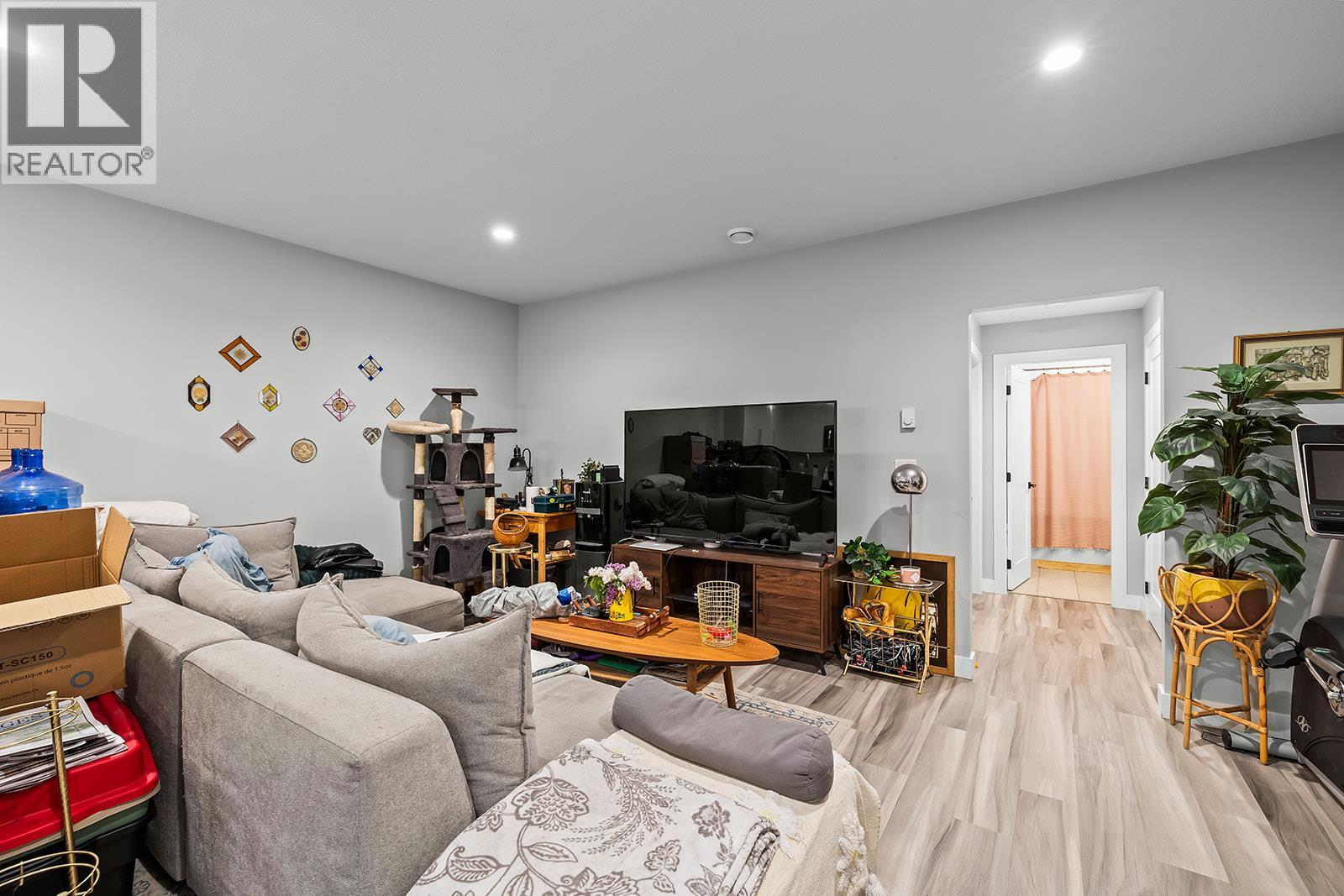 2418 Crestview Road