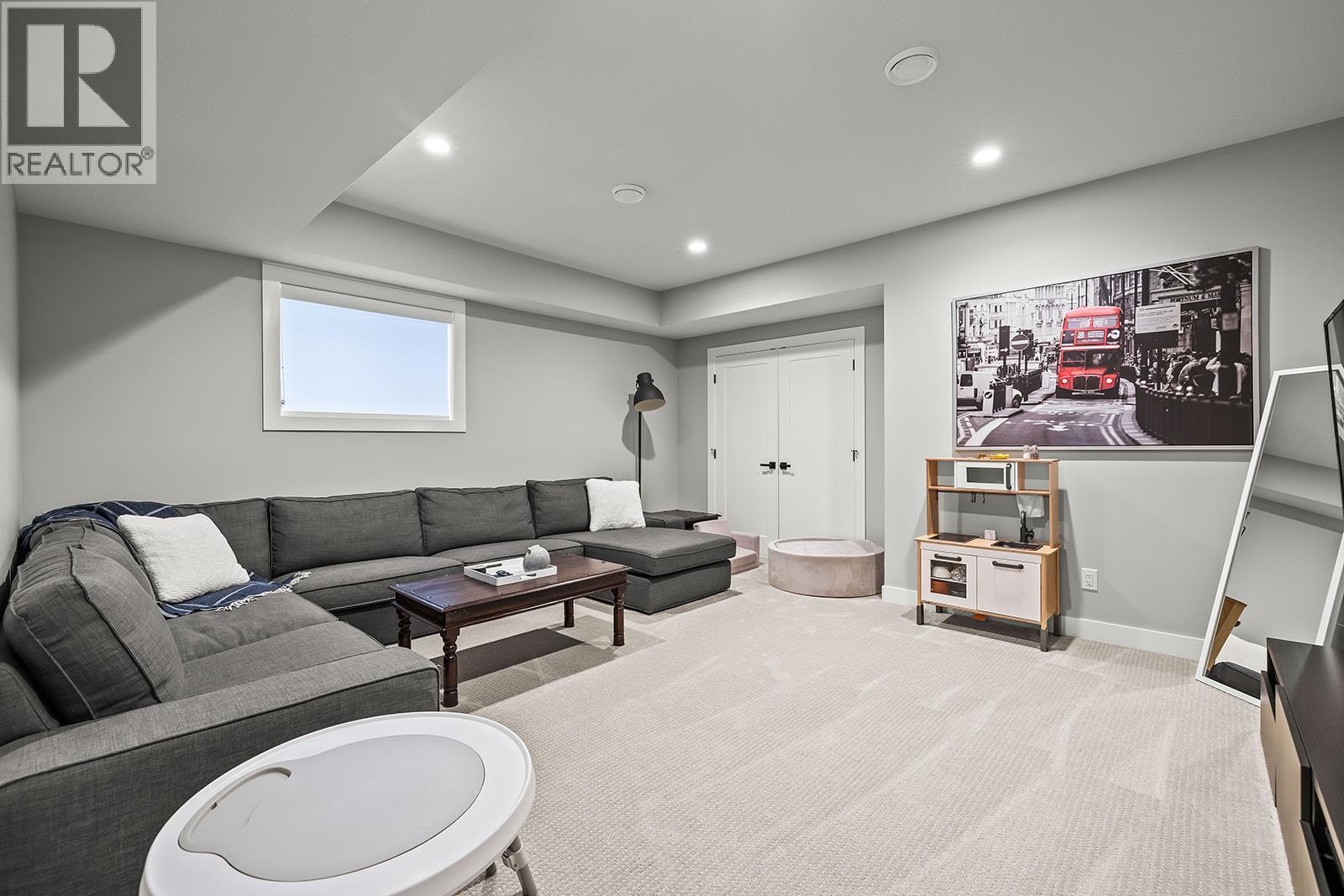 2418 Crestview Road