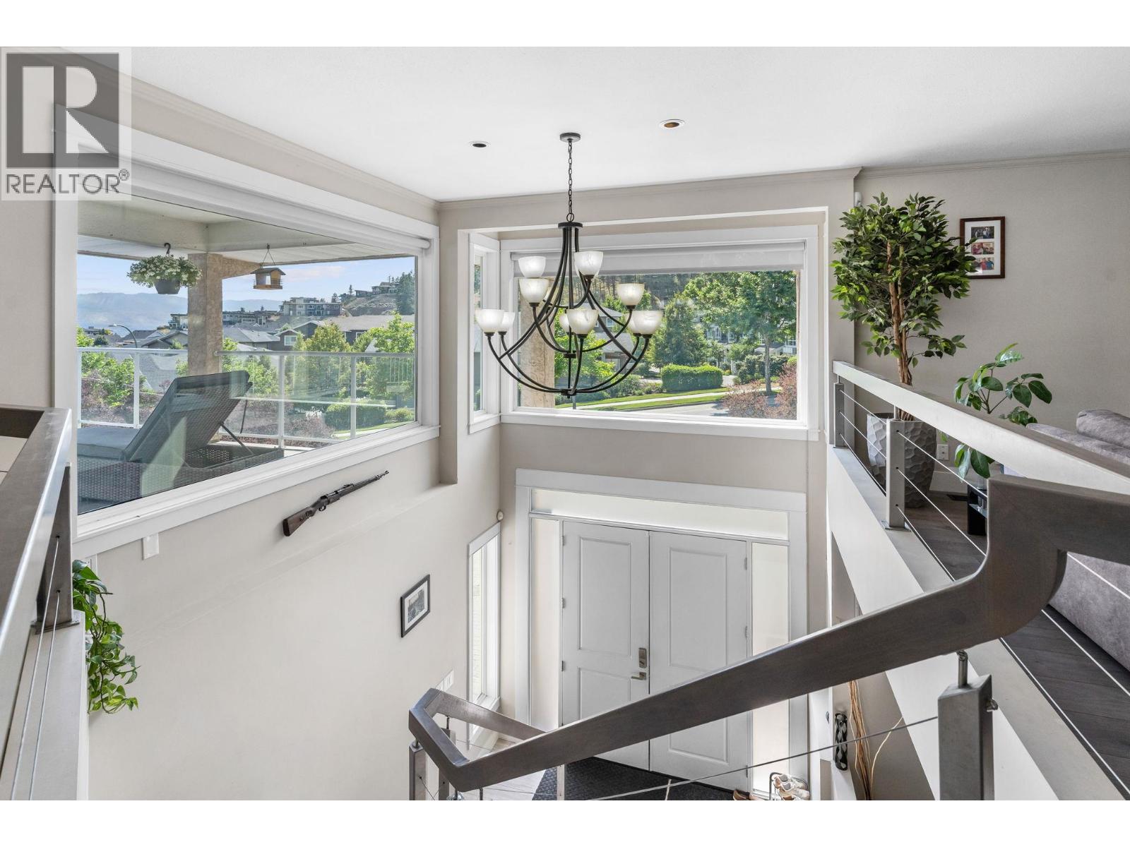 607 Clifton Road S