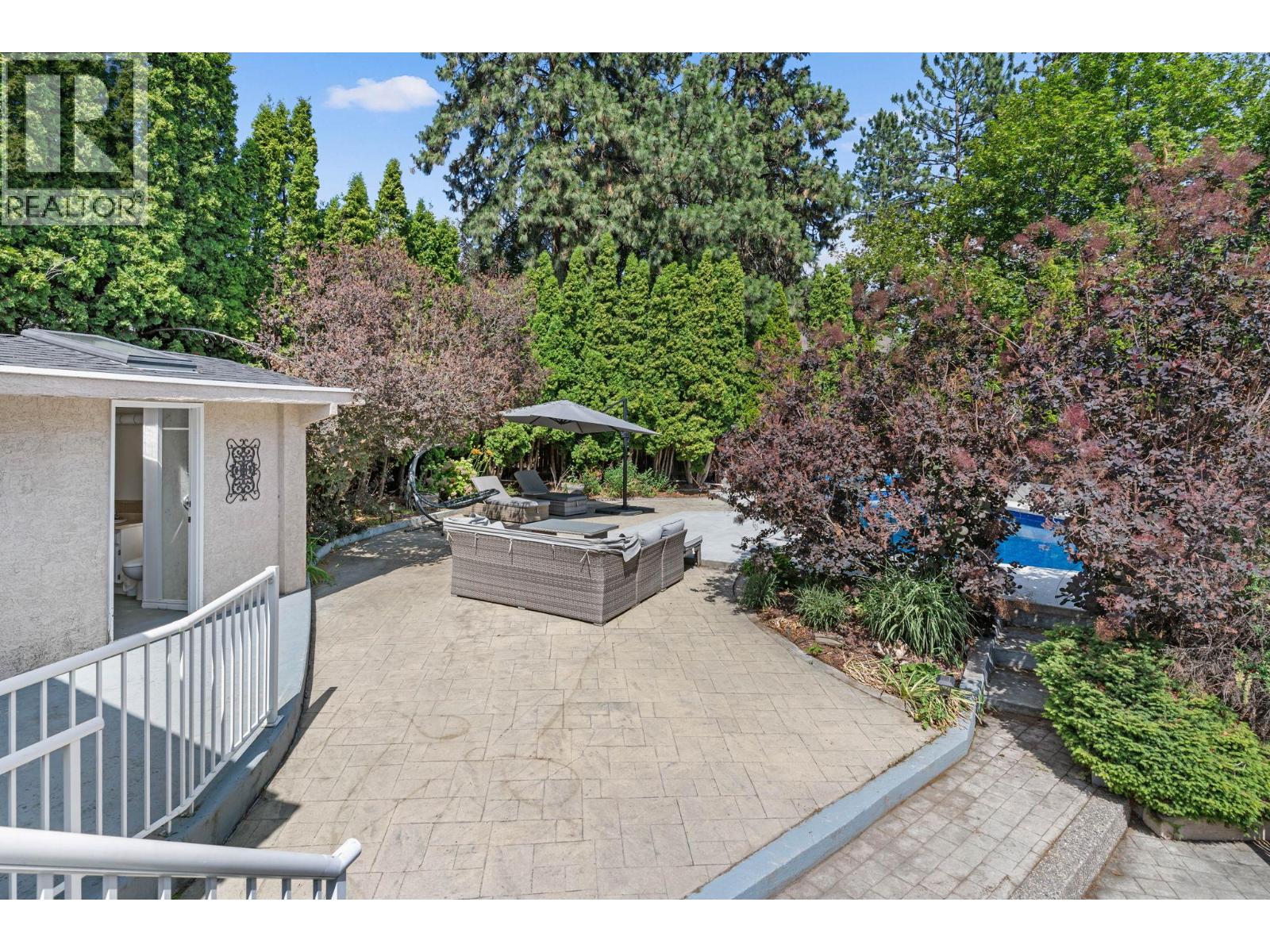 607 Clifton Road S