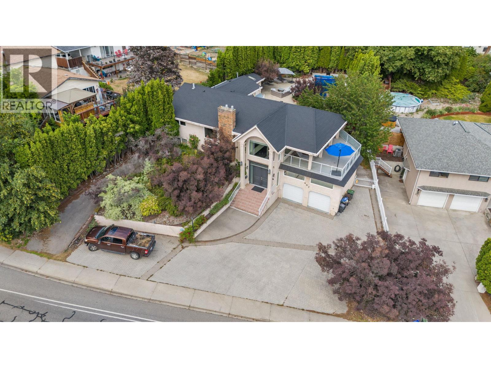 607 Clifton Road S