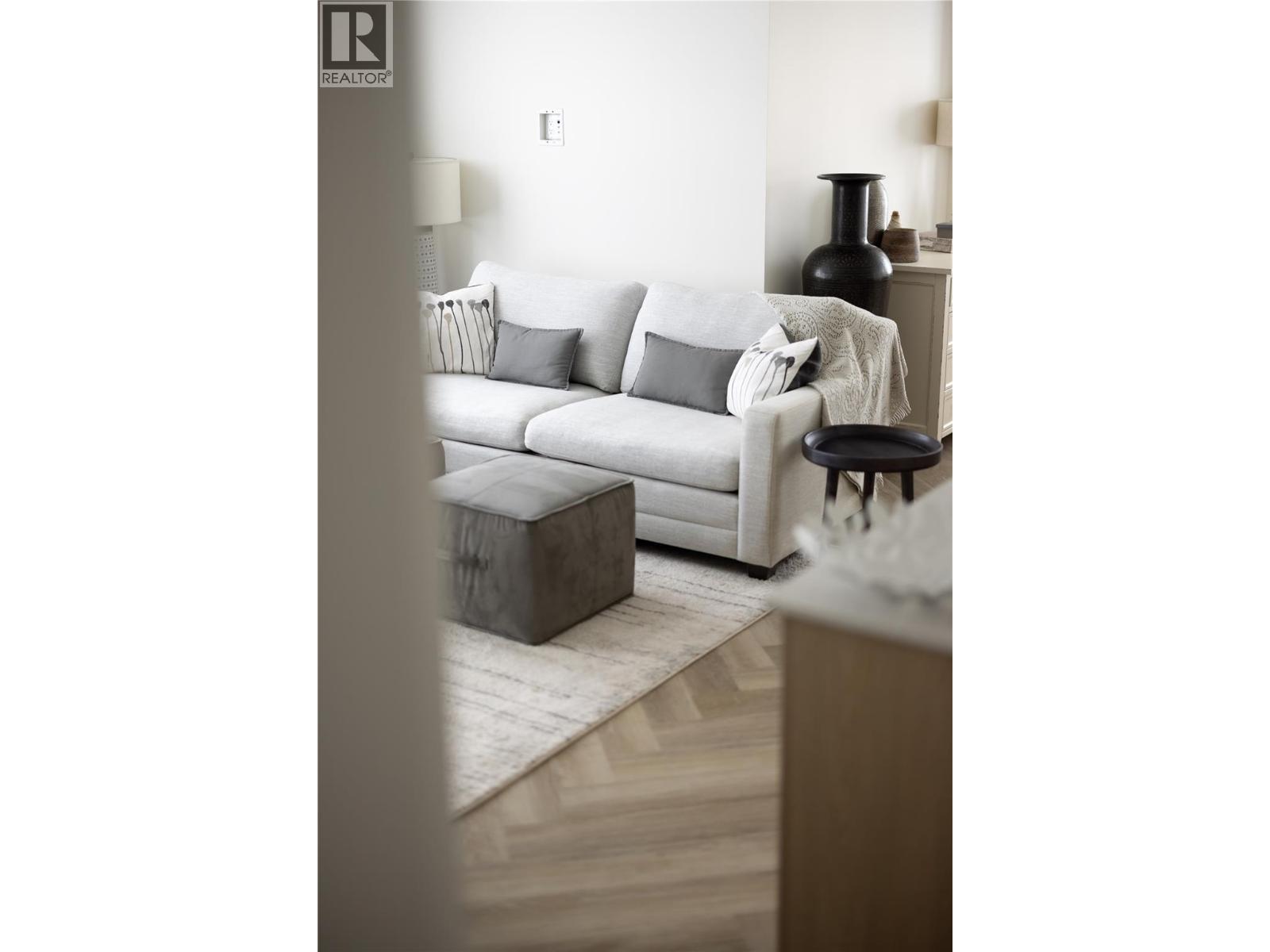 3340 Lakeshore Road Unit# 709