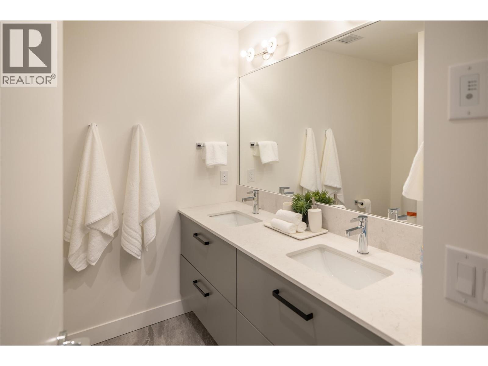 3340 Lakeshore Road Unit# 709
