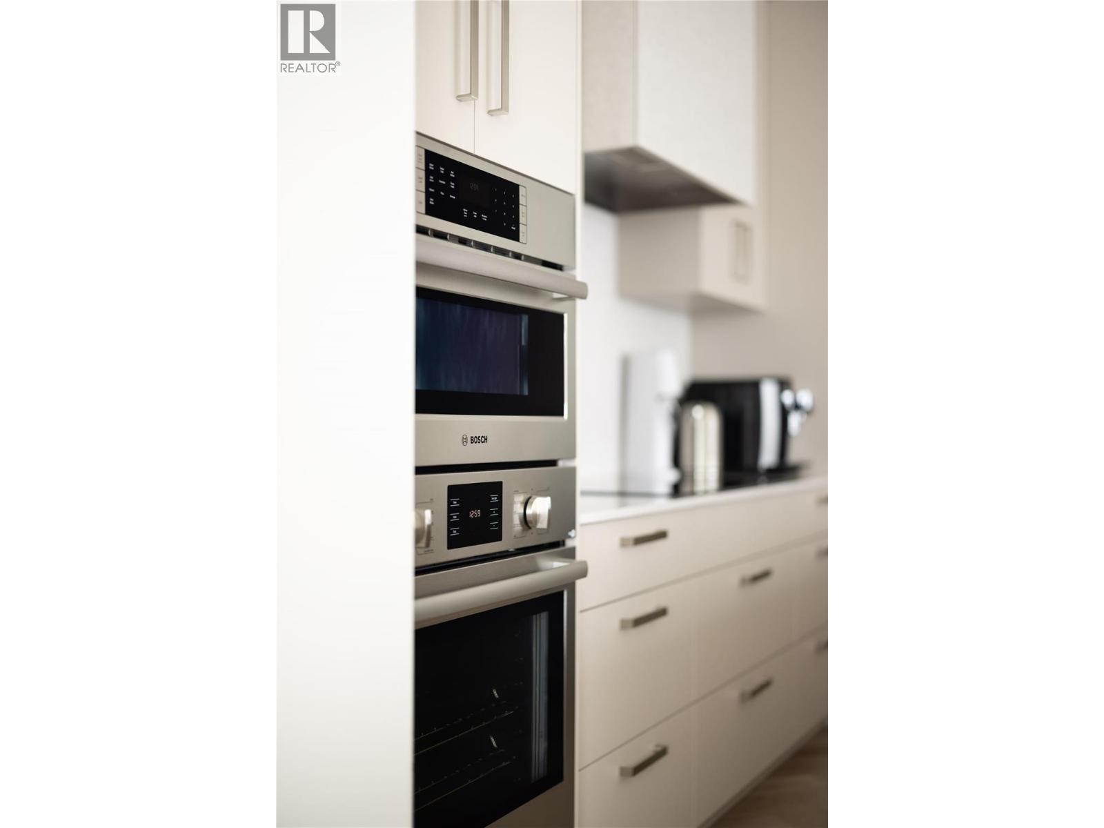 3340 Lakeshore Road Unit# 709