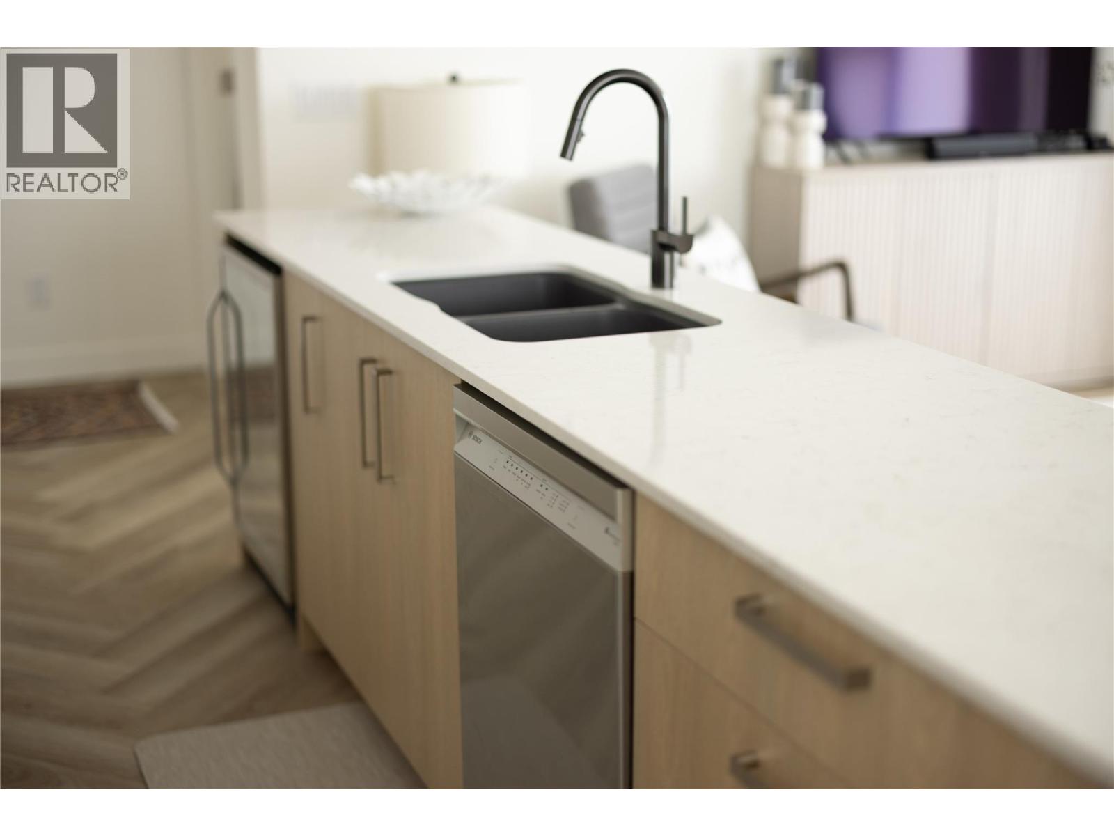 3340 Lakeshore Road Unit# 709