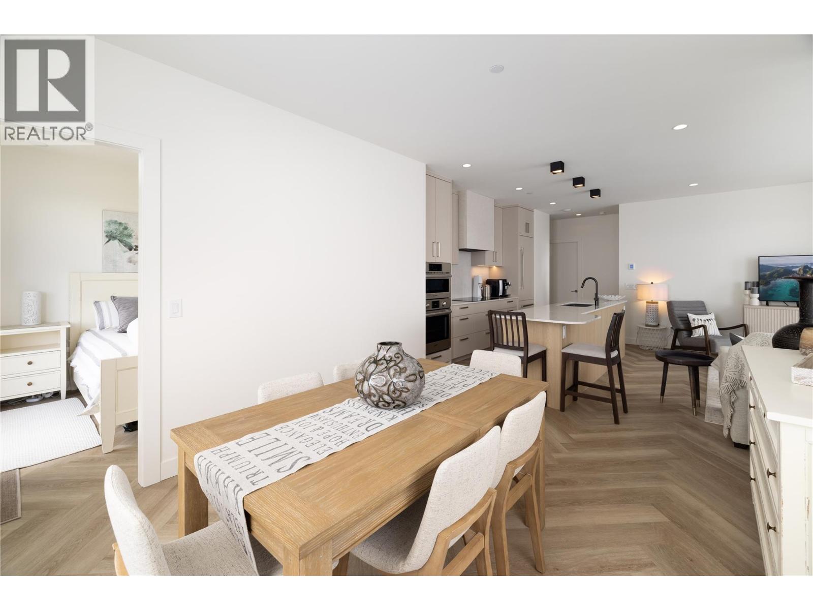 3340 Lakeshore Road Unit# 709