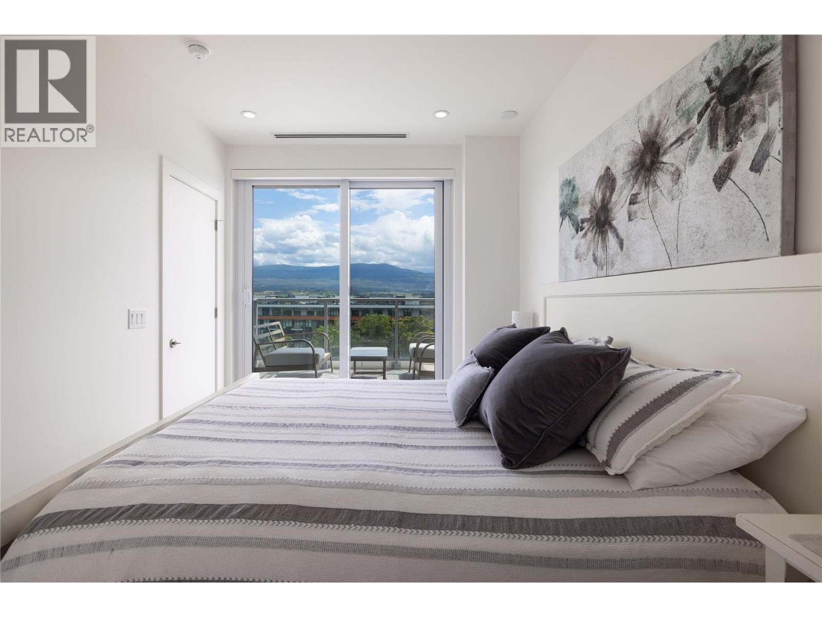 3340 Lakeshore Road Unit# 709