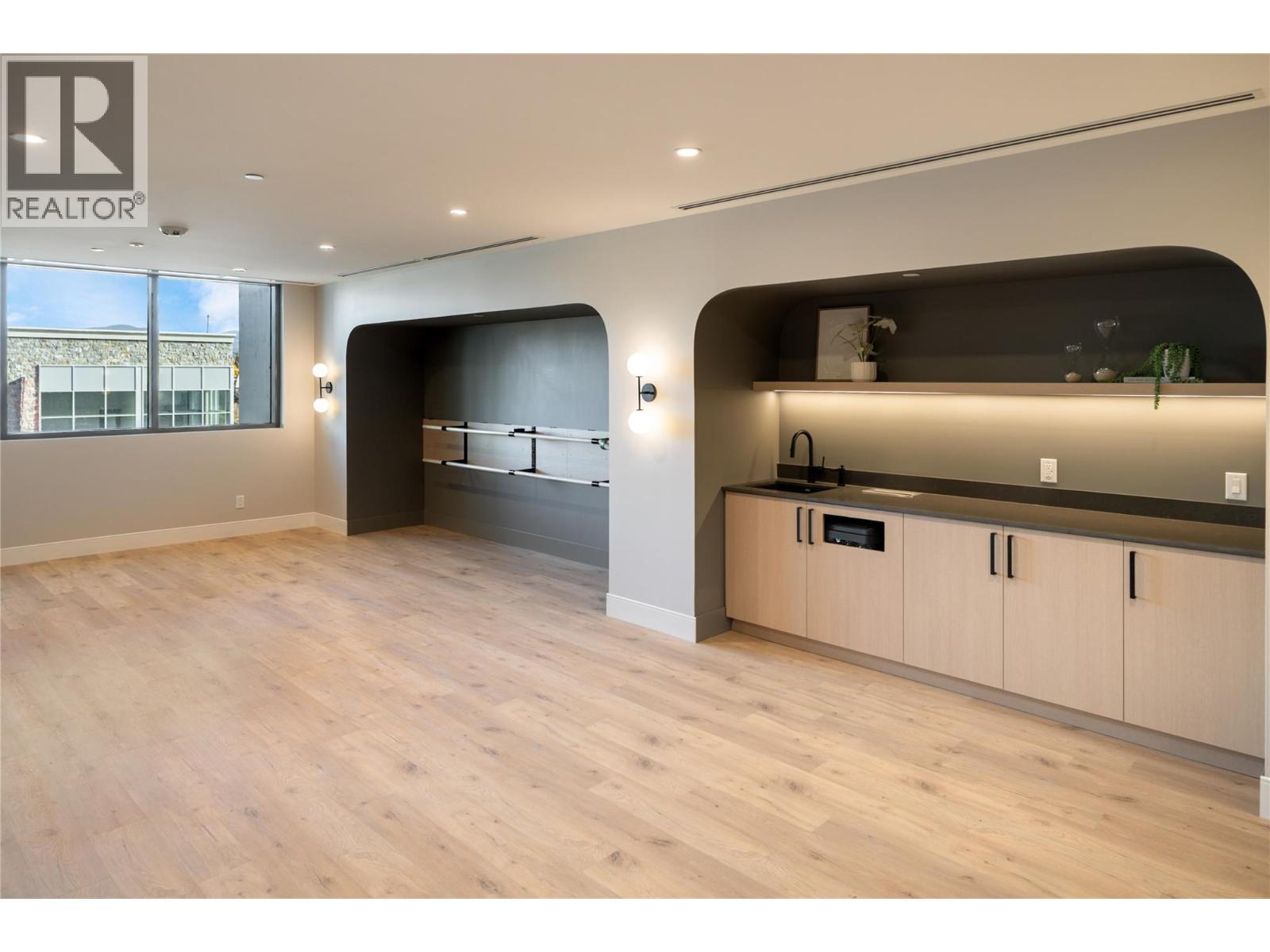 3340 Lakeshore Road Unit# 709