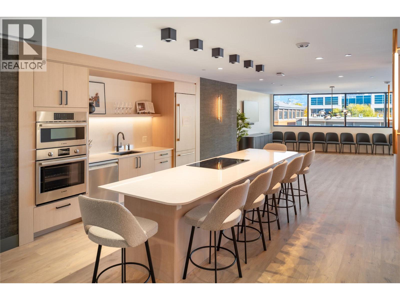 3340 Lakeshore Road Unit# 709