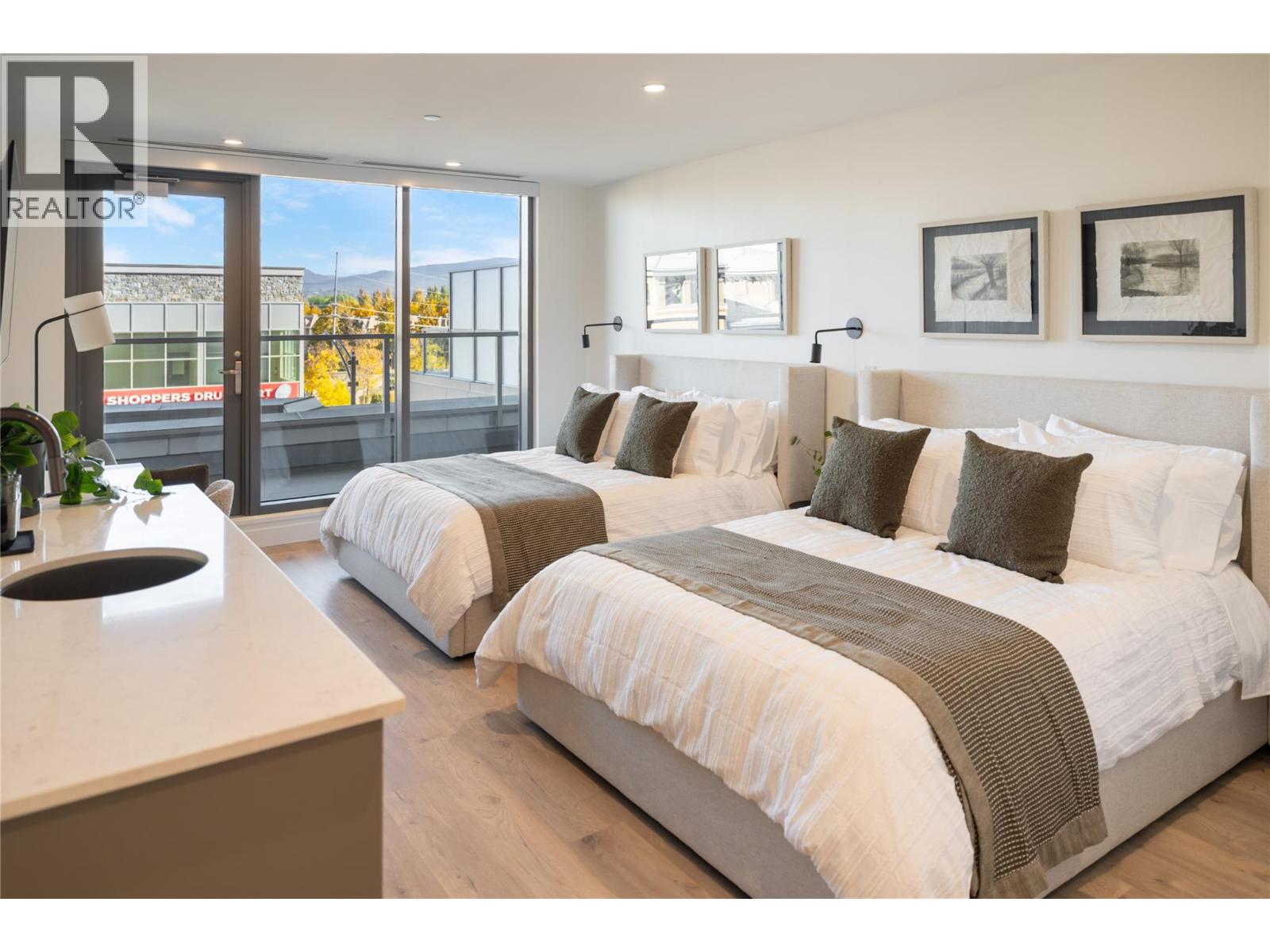 3340 Lakeshore Road Unit# 709