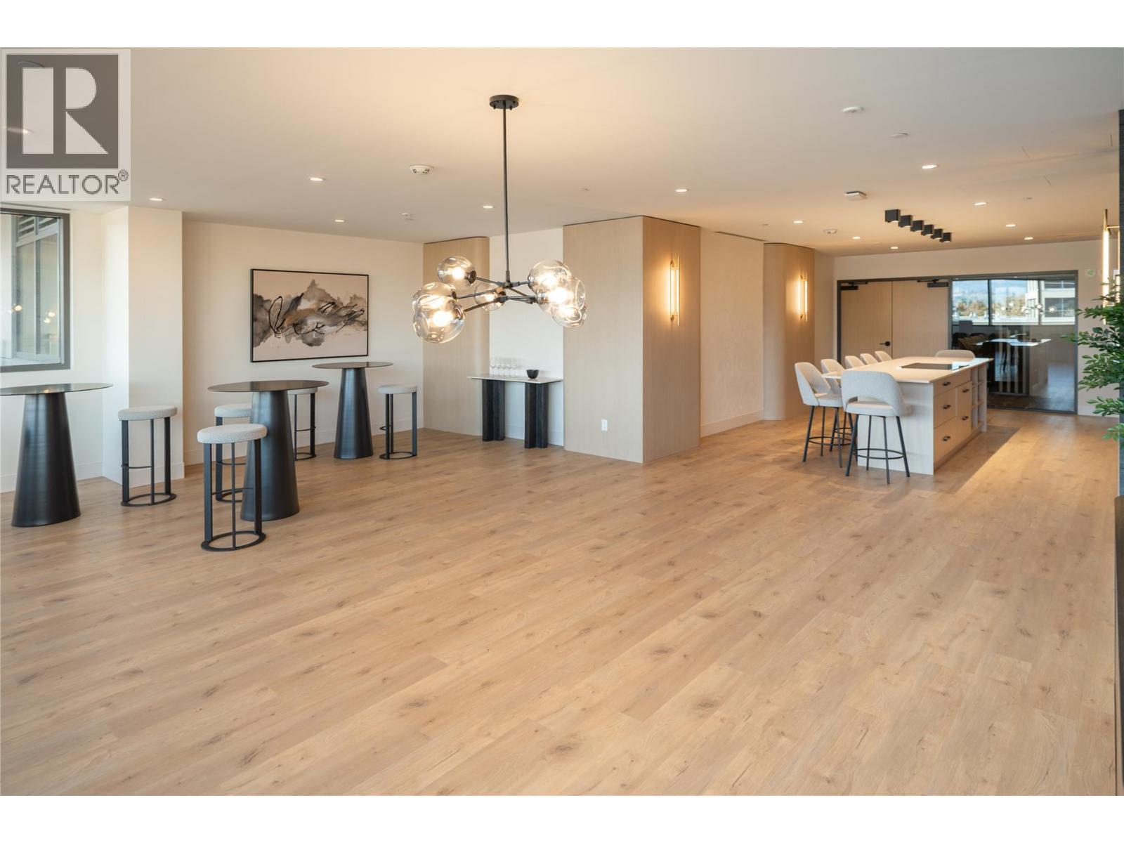 3340 Lakeshore Road Unit# 709