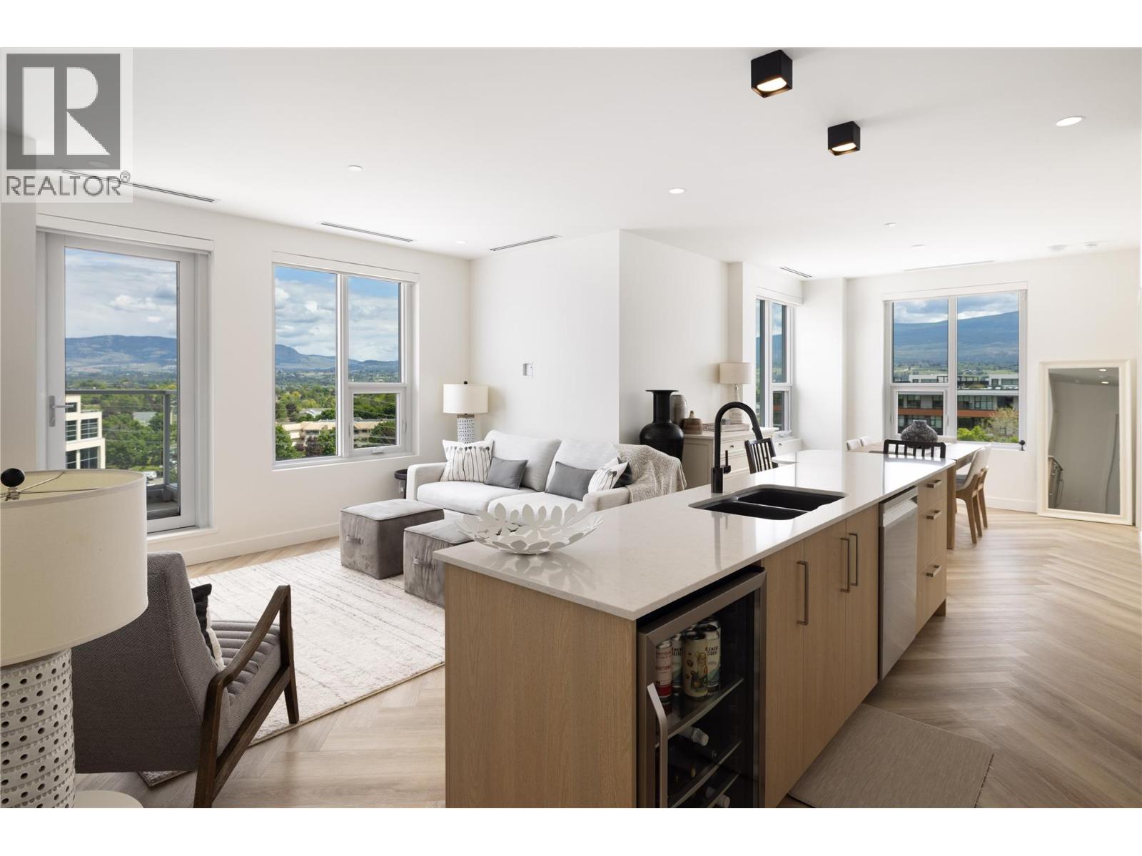 3340 Lakeshore Road Unit# 709