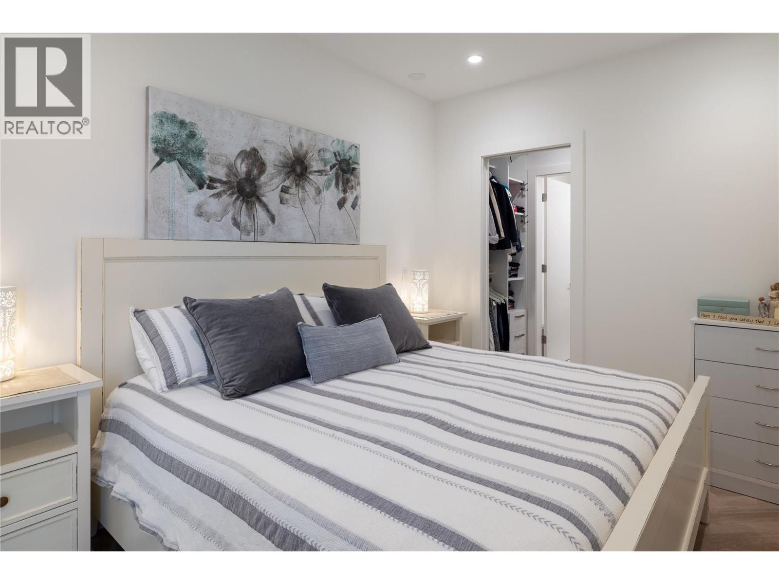 3340 Lakeshore Road Unit# 709