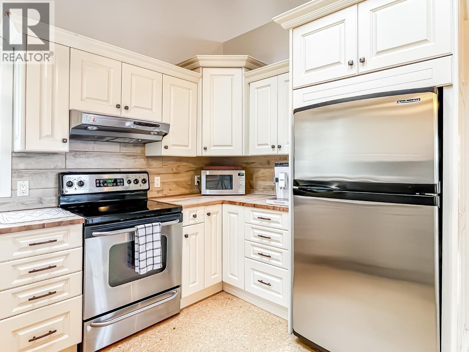 442 Clifton Road N