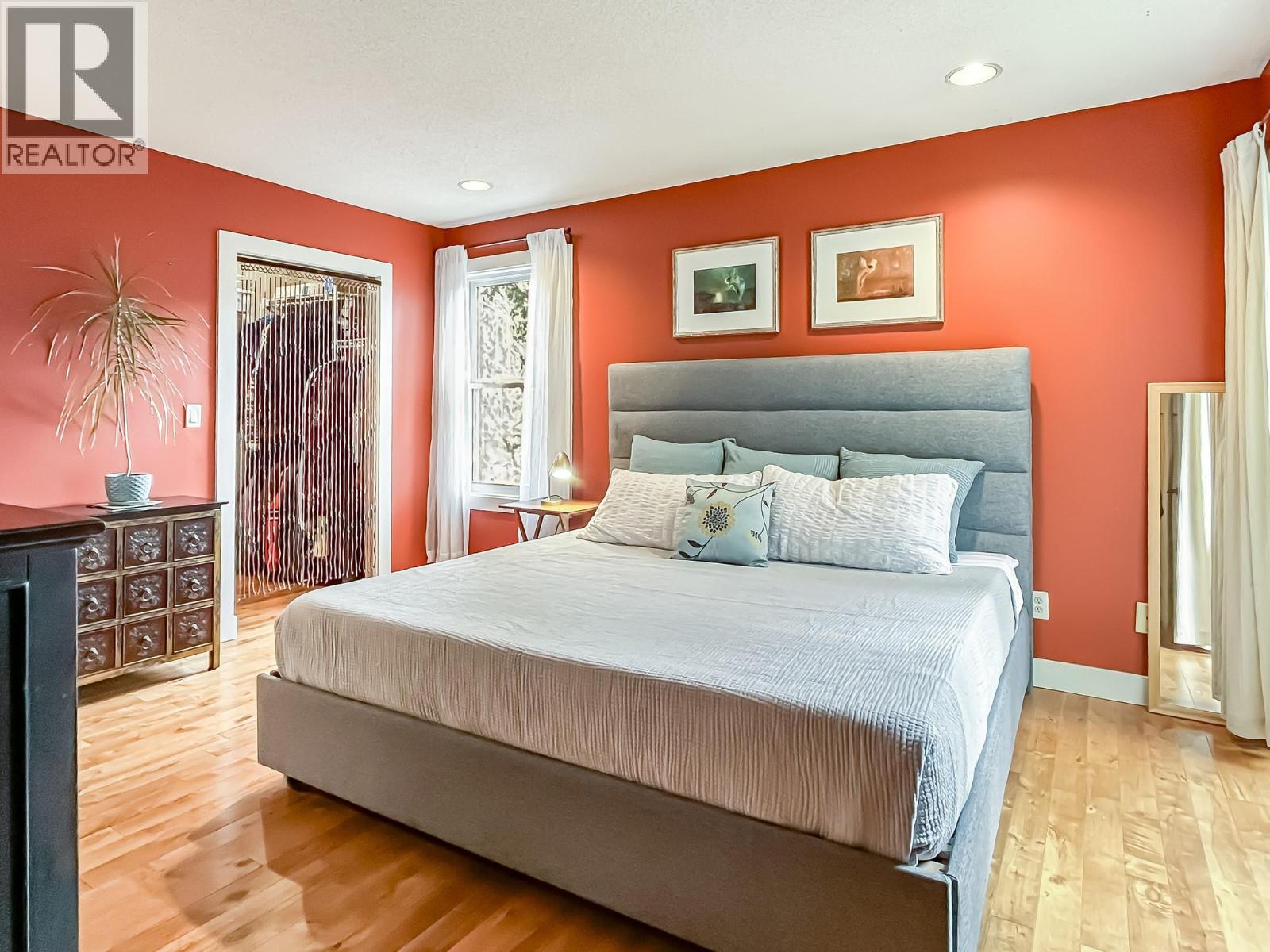442 Clifton Road N