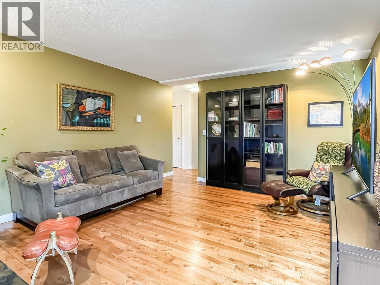 442 Clifton Road N