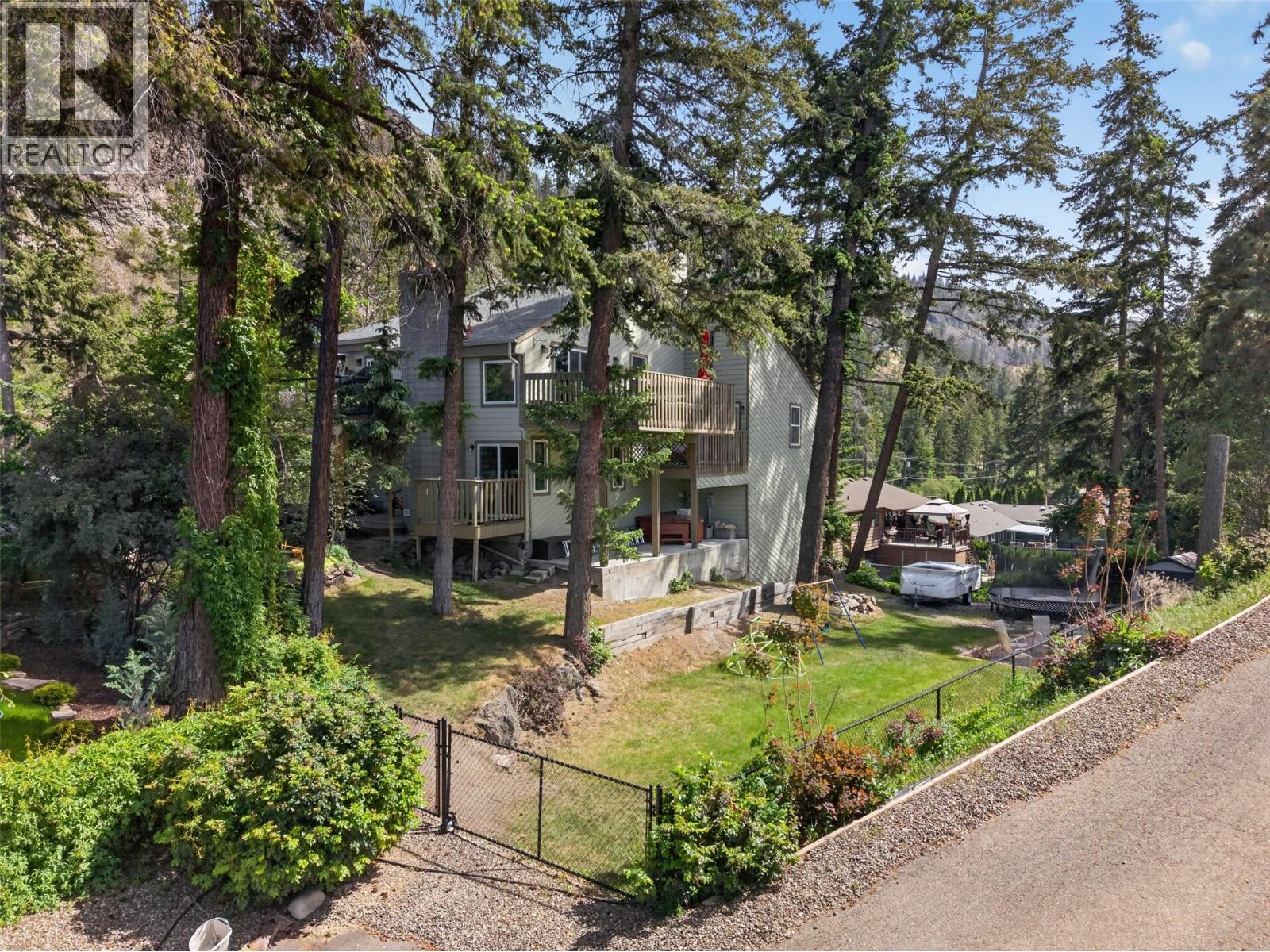442 Clifton Road N