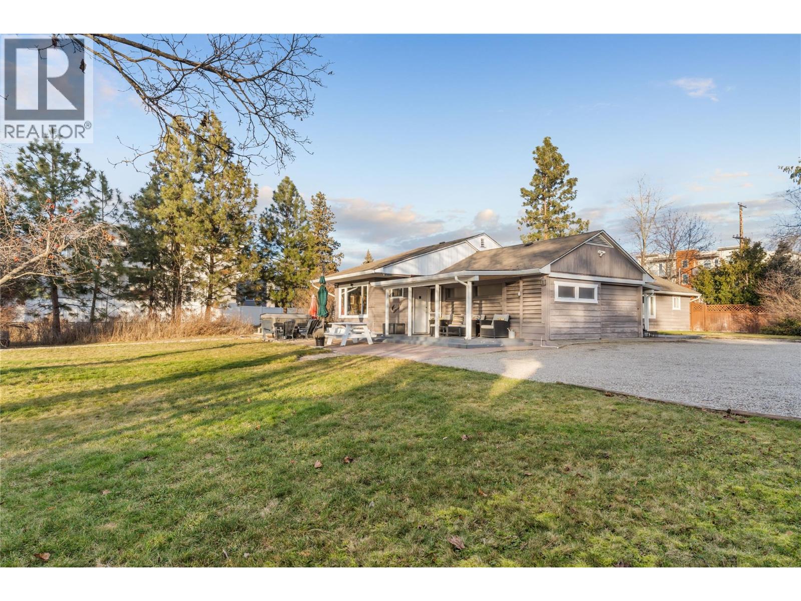 4158 Lakeshore Road