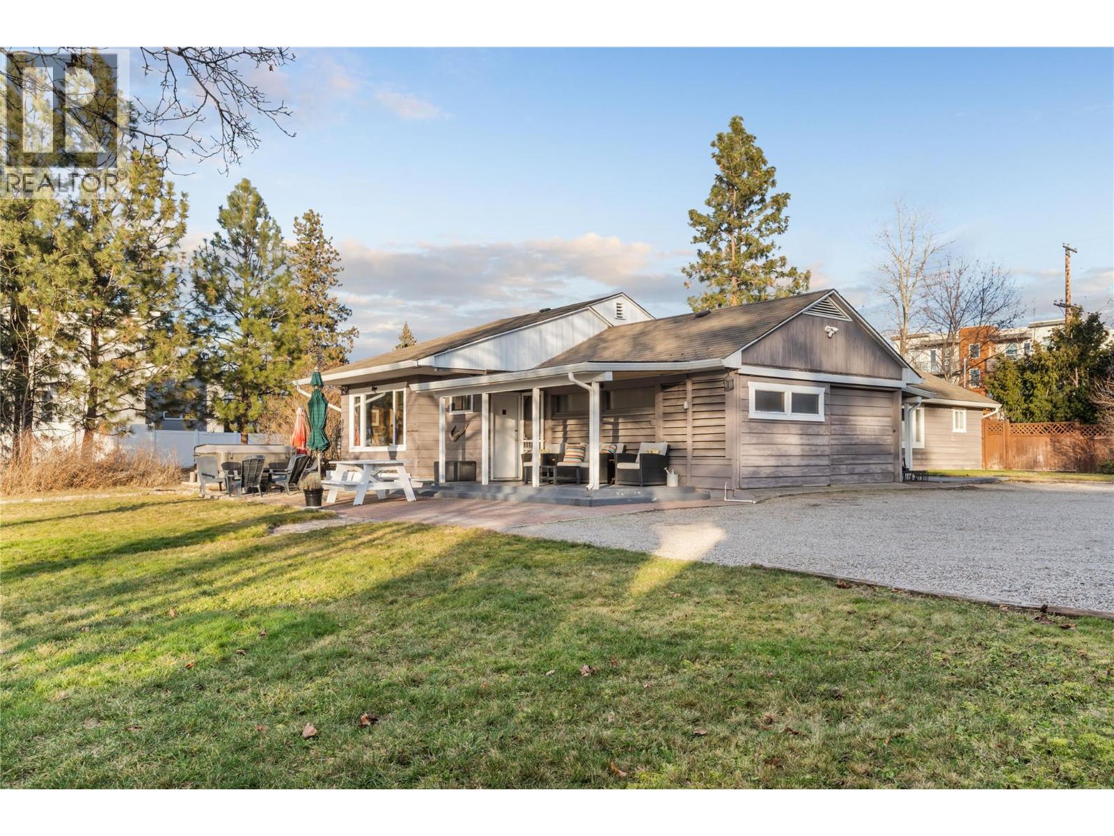 4158 Lakeshore Road