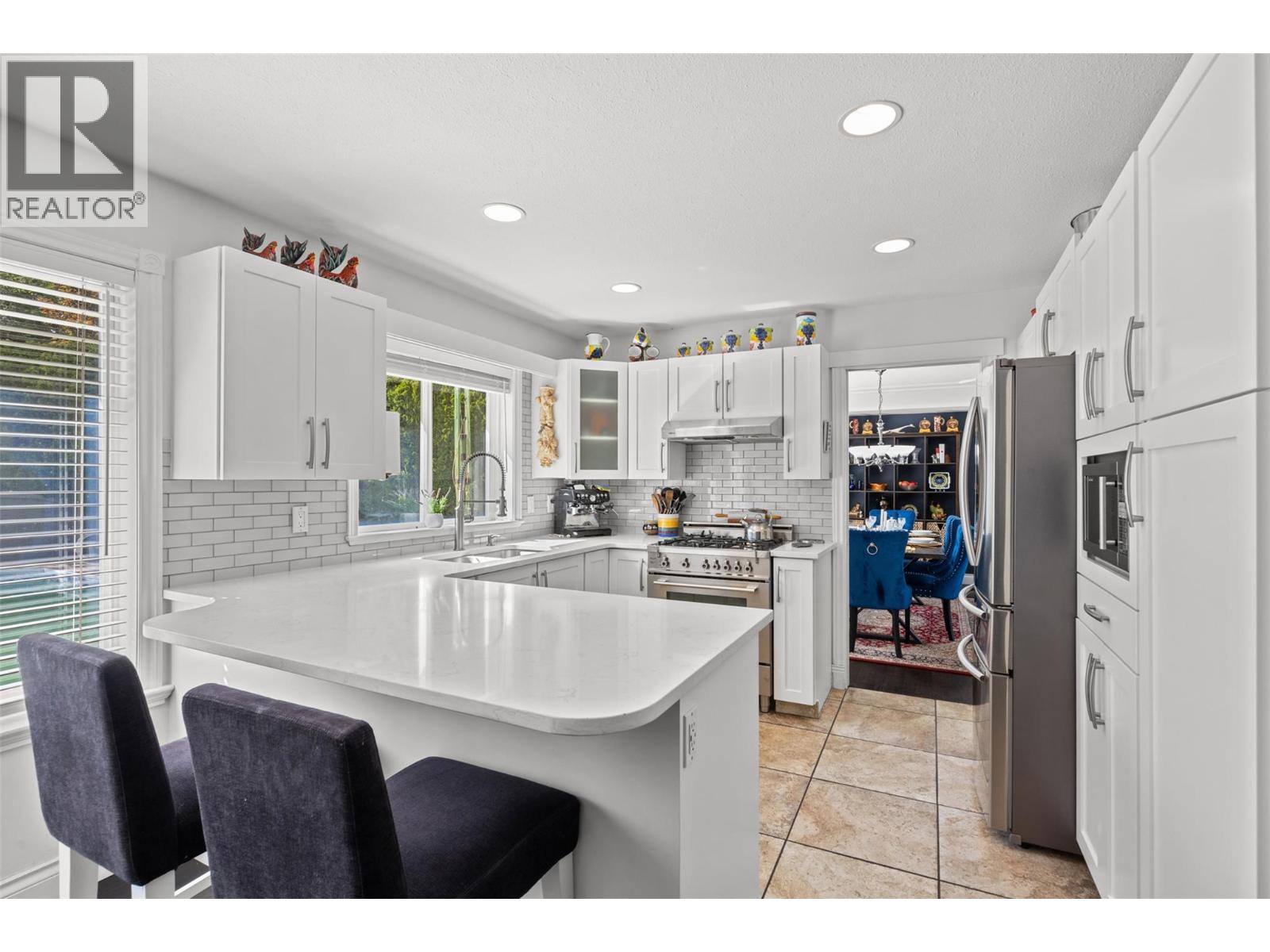 3016 Lakeview Cove Road