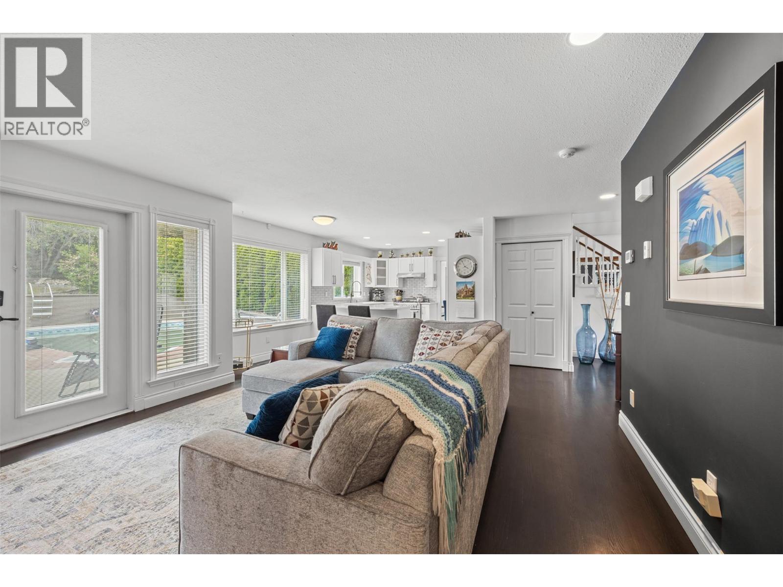 3016 Lakeview Cove Road