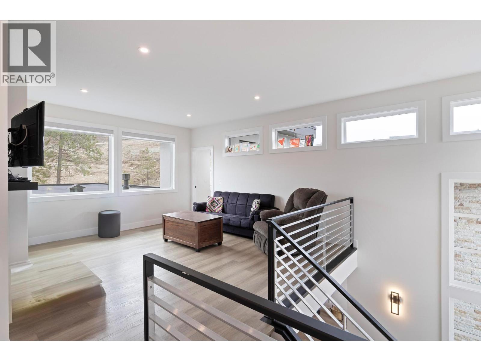 10245 Beacon Hill Drive