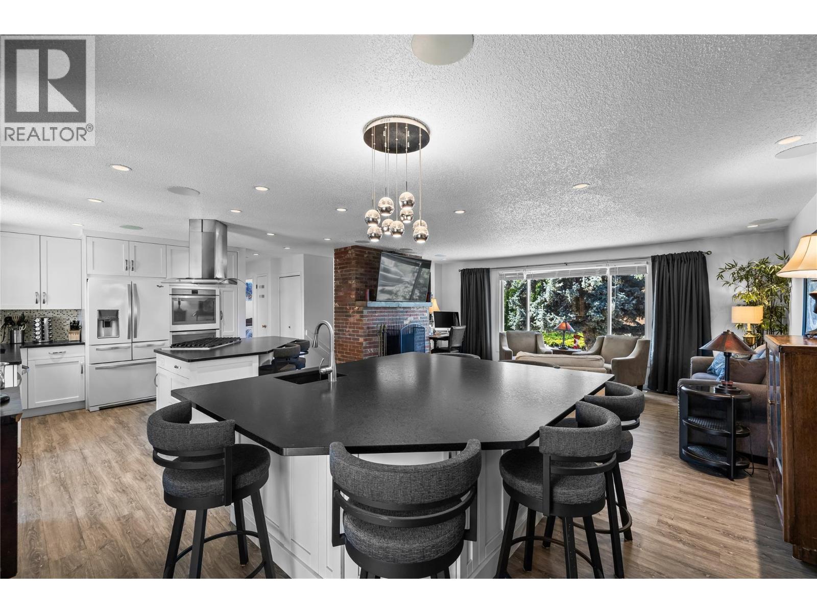 992 Grenfell Court