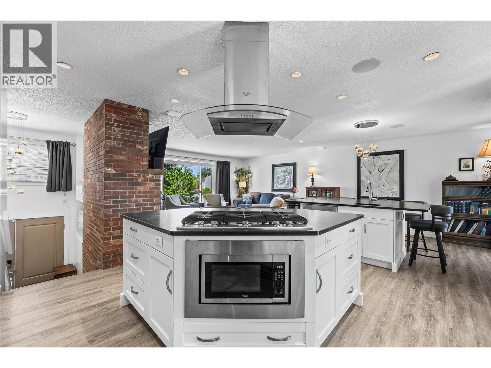 992 Grenfell Court