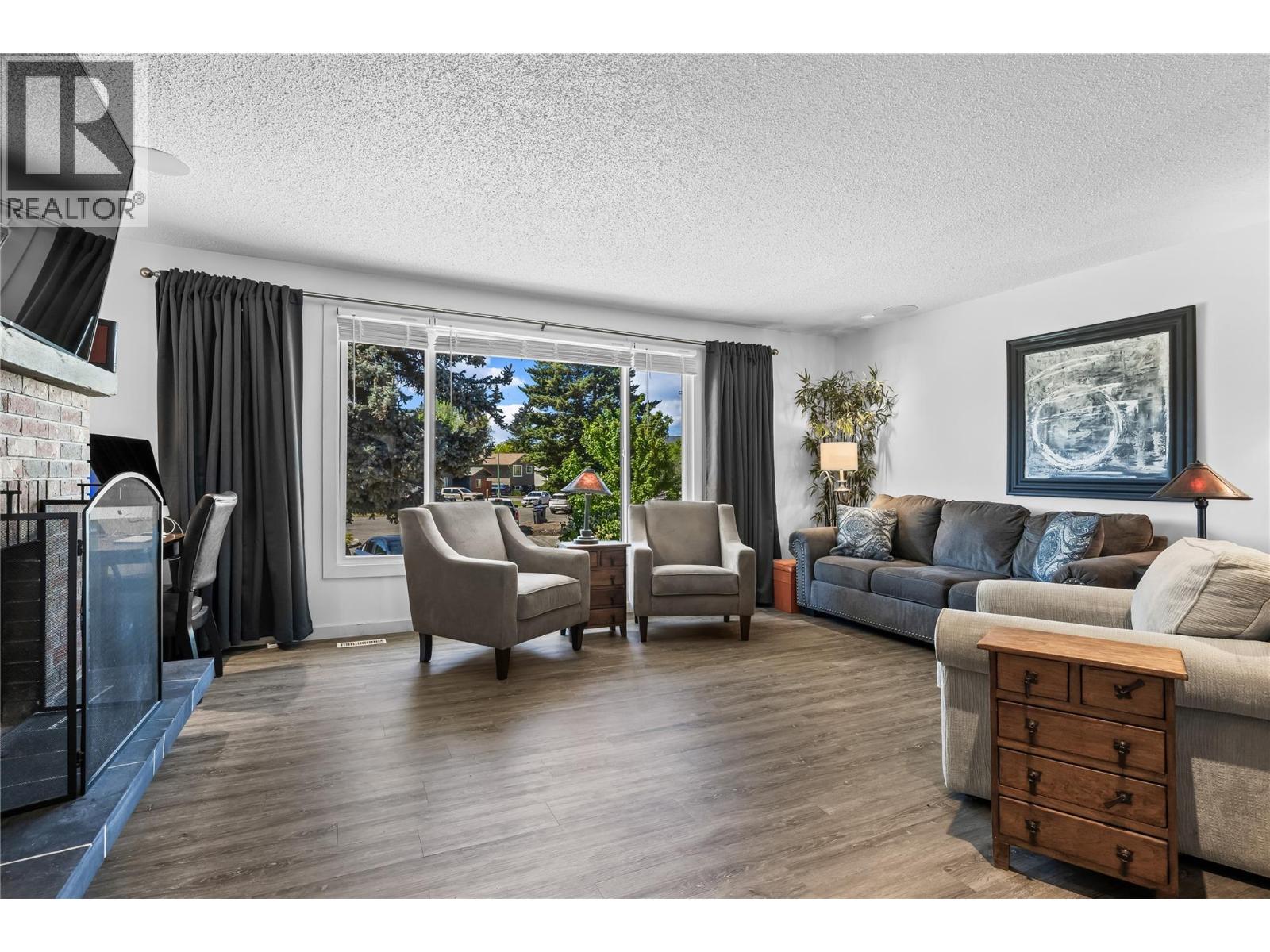 992 Grenfell Court