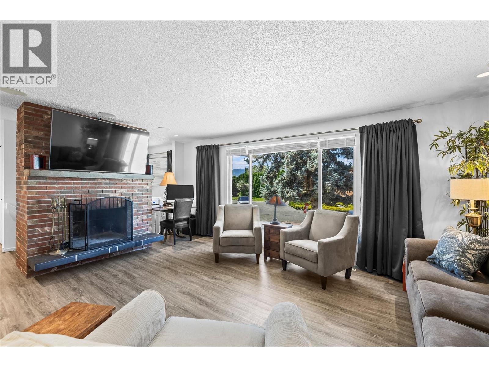 992 Grenfell Court