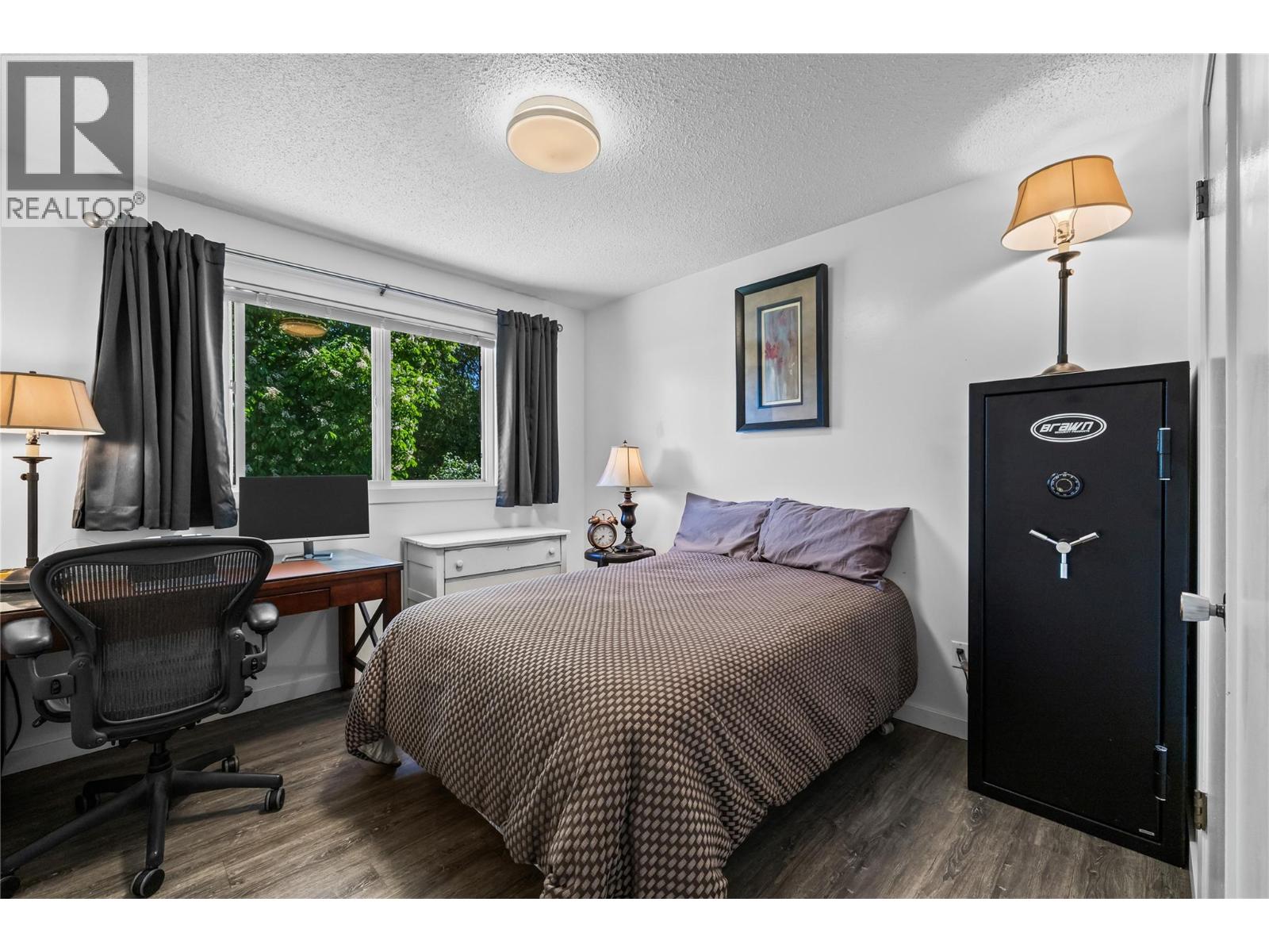 992 Grenfell Court