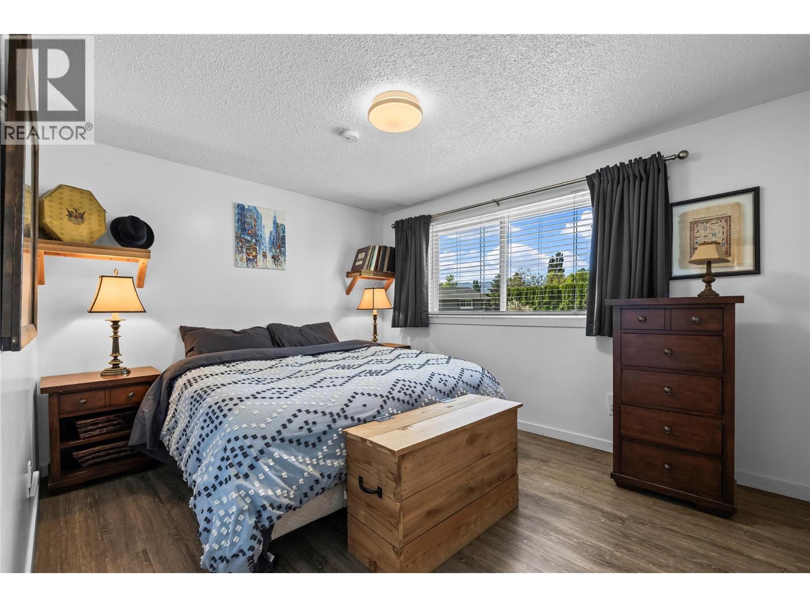 992 Grenfell Court