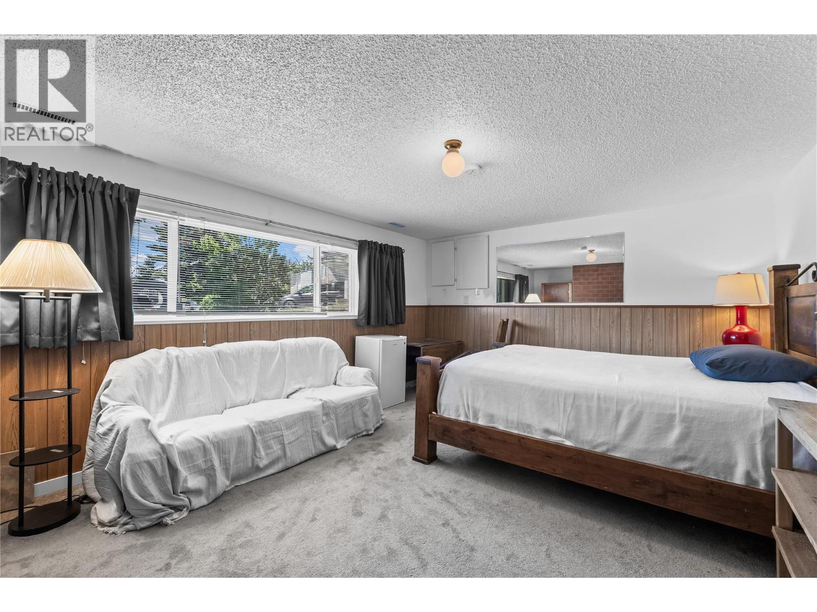 992 Grenfell Court