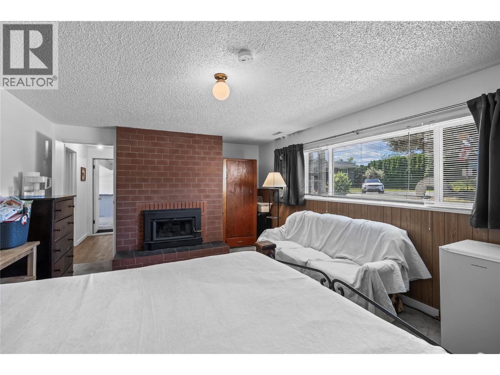 992 Grenfell Court