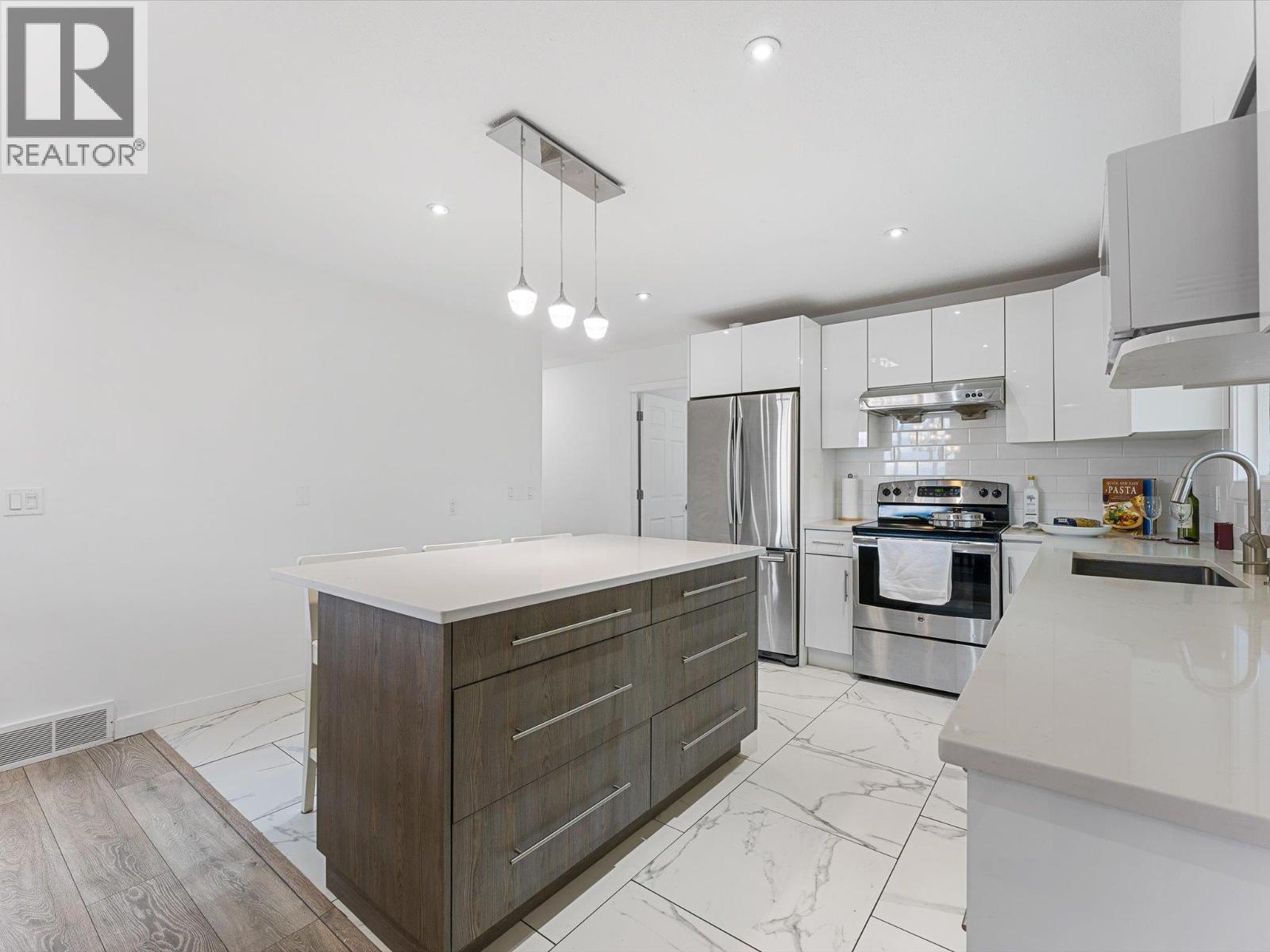 1428 Green Bay Road
