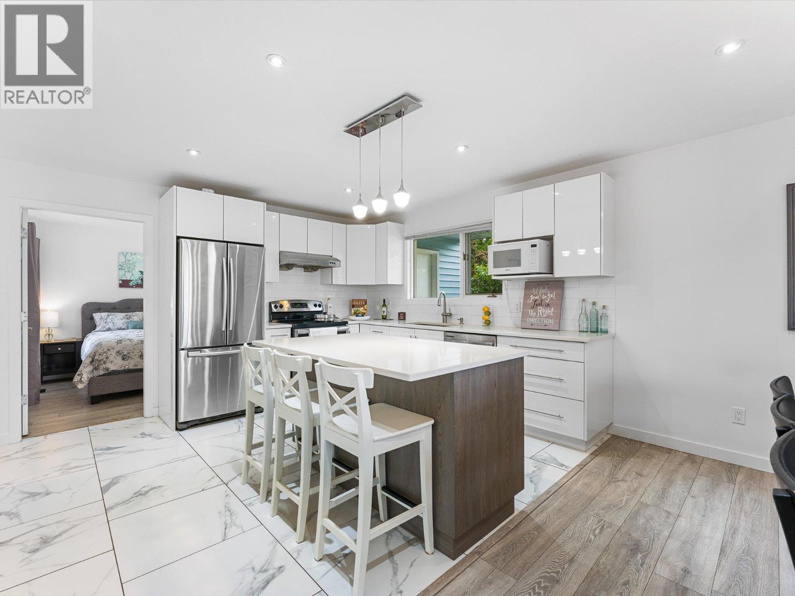 1428 Green Bay Road